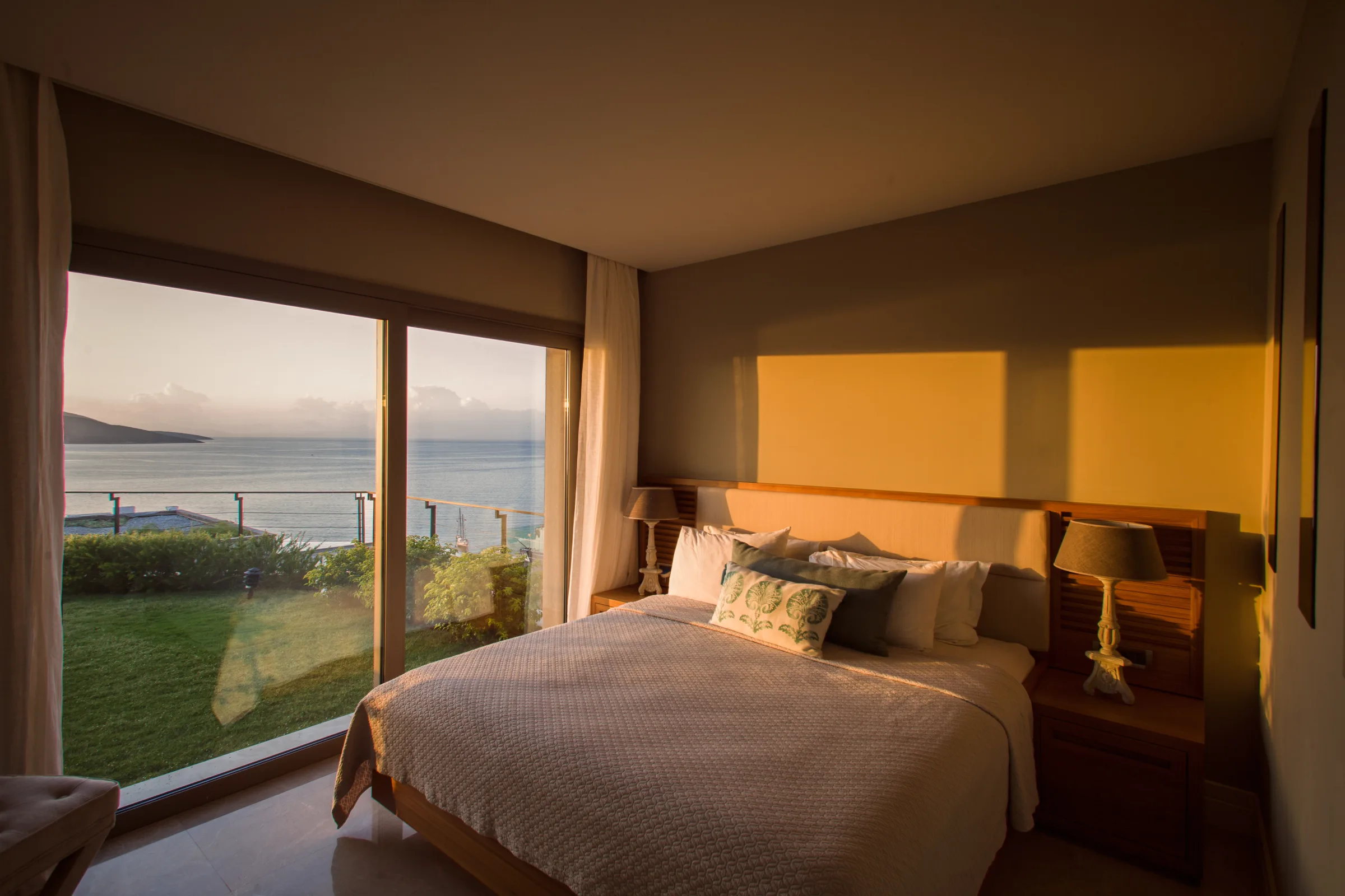 Caresse residence sea-view bedroom