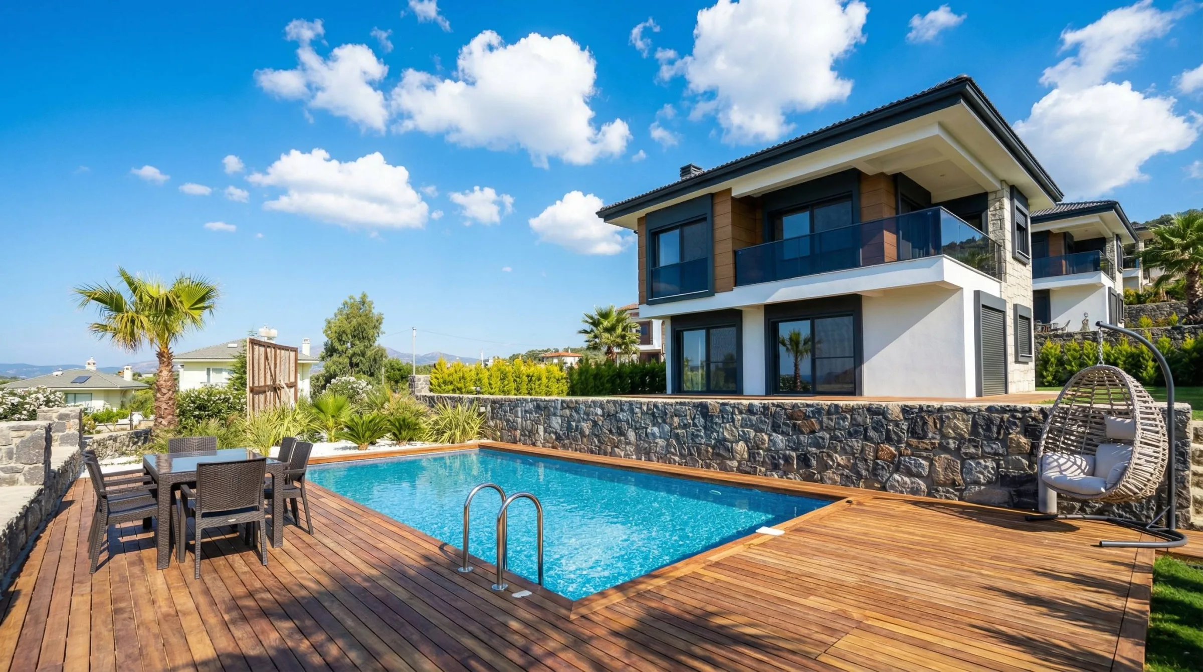 Conatus Existence villa havuzu ve ahşap güverte