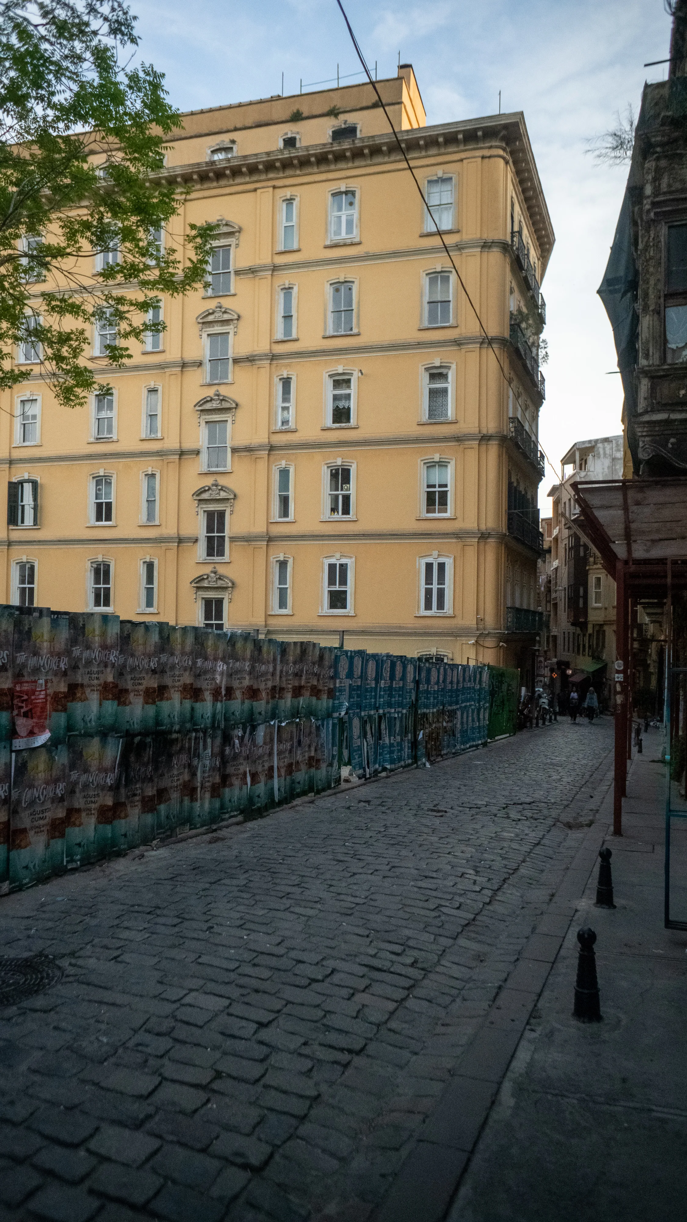 Doğan Apartmanı, Serdar-ı Ekrem Caddesi