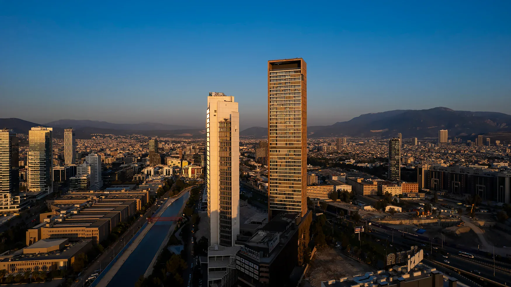 Ege Perla towers and canal