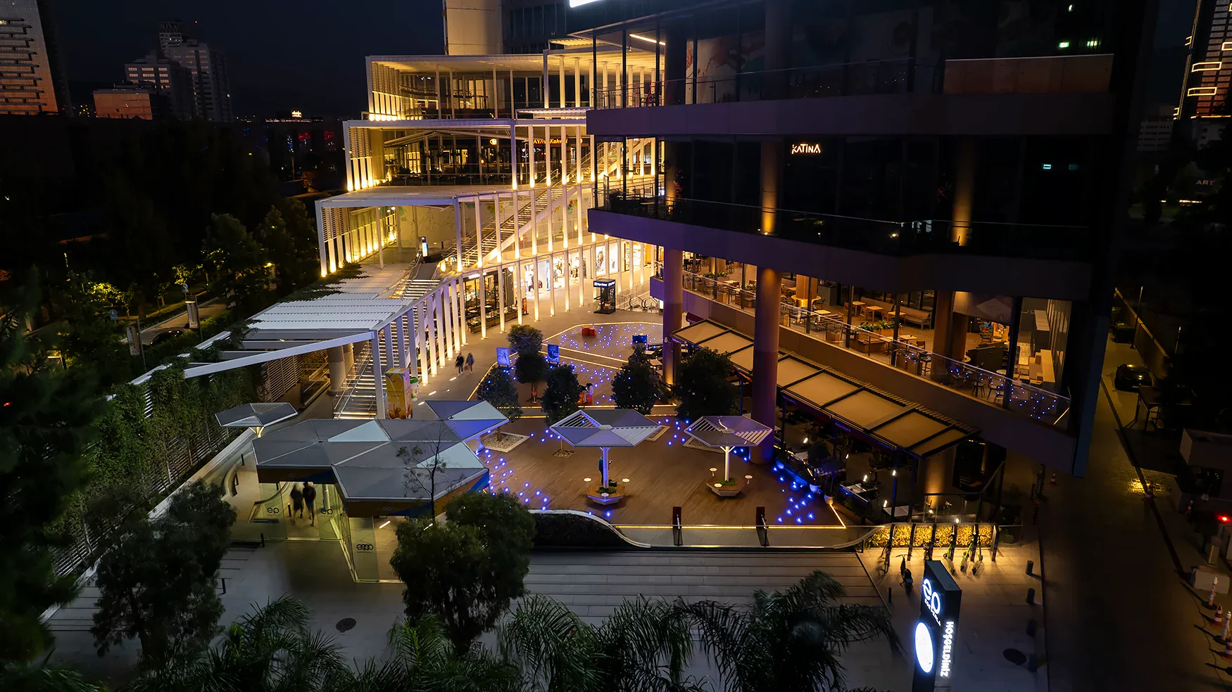 Ege Perla semi-open arcade terrace at night