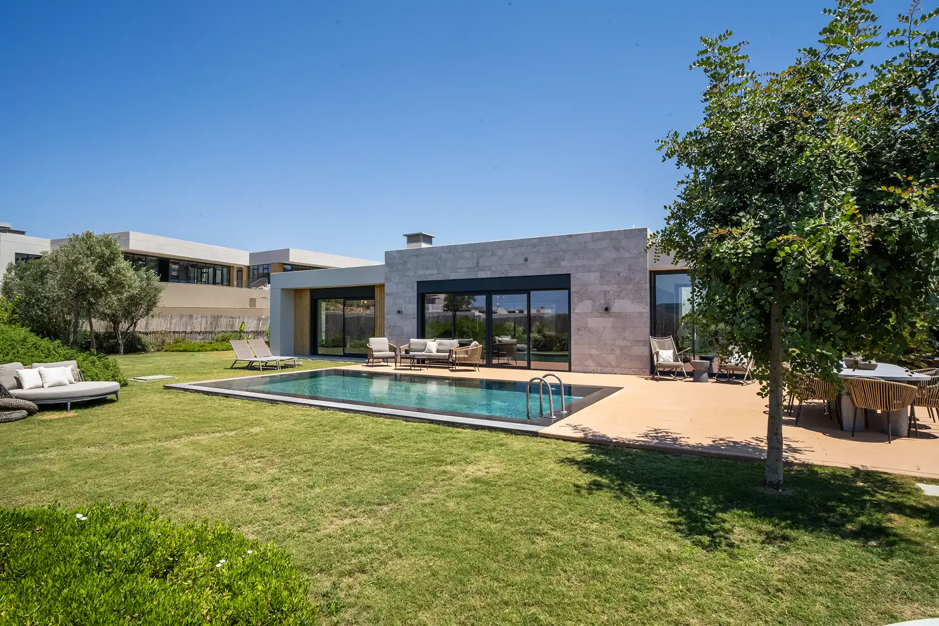 Ege Yapı Kekliktepe villa and private pool