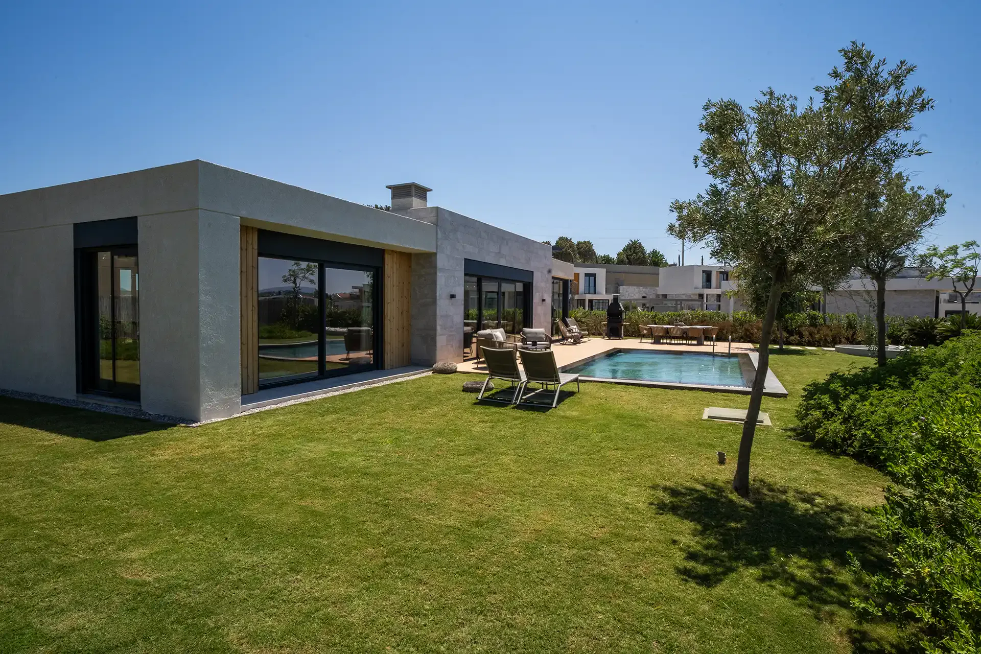 Ege Yapı Kekliktepe villa bahçesi