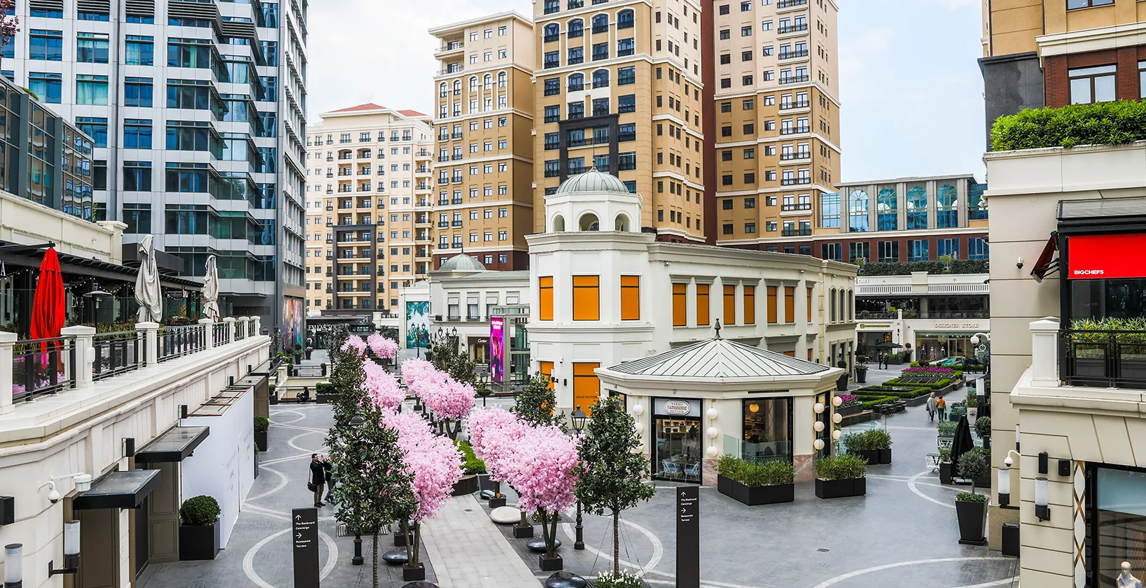 Emaar Square çarşı ve peyzaj alanı