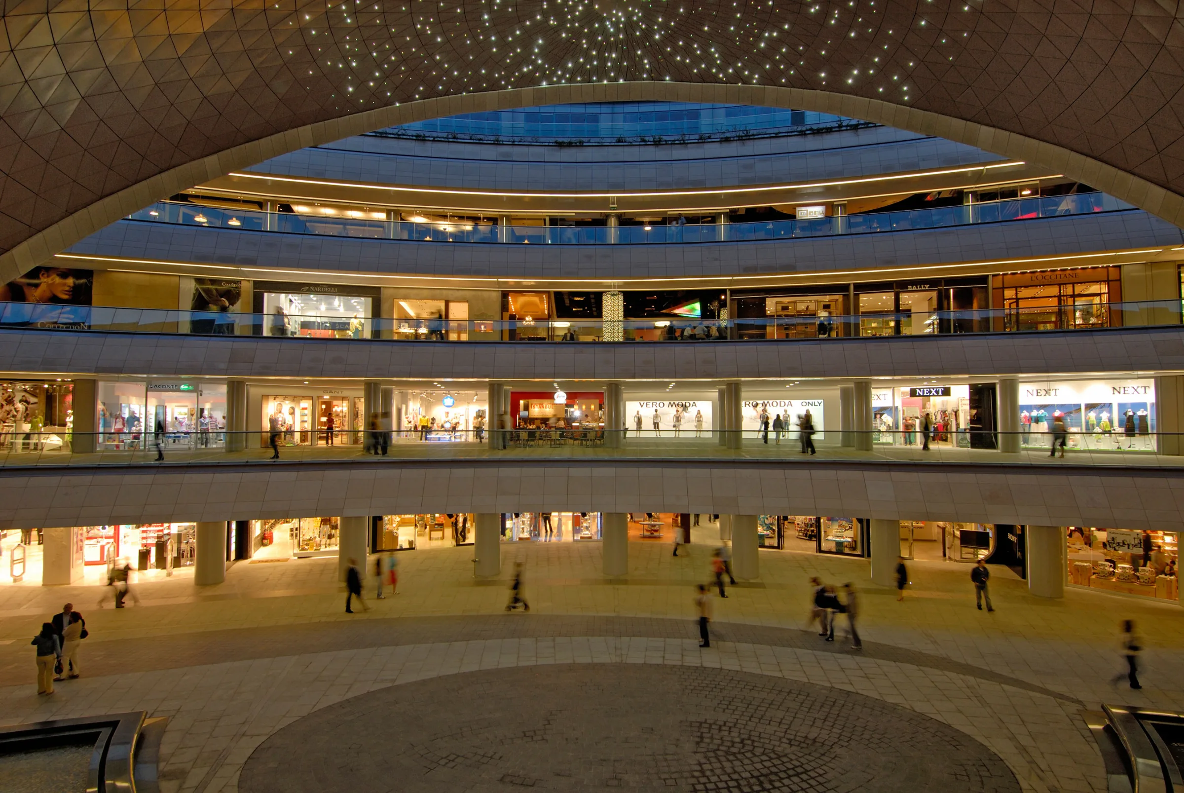 Kanyon ortak avlu ve çarşı