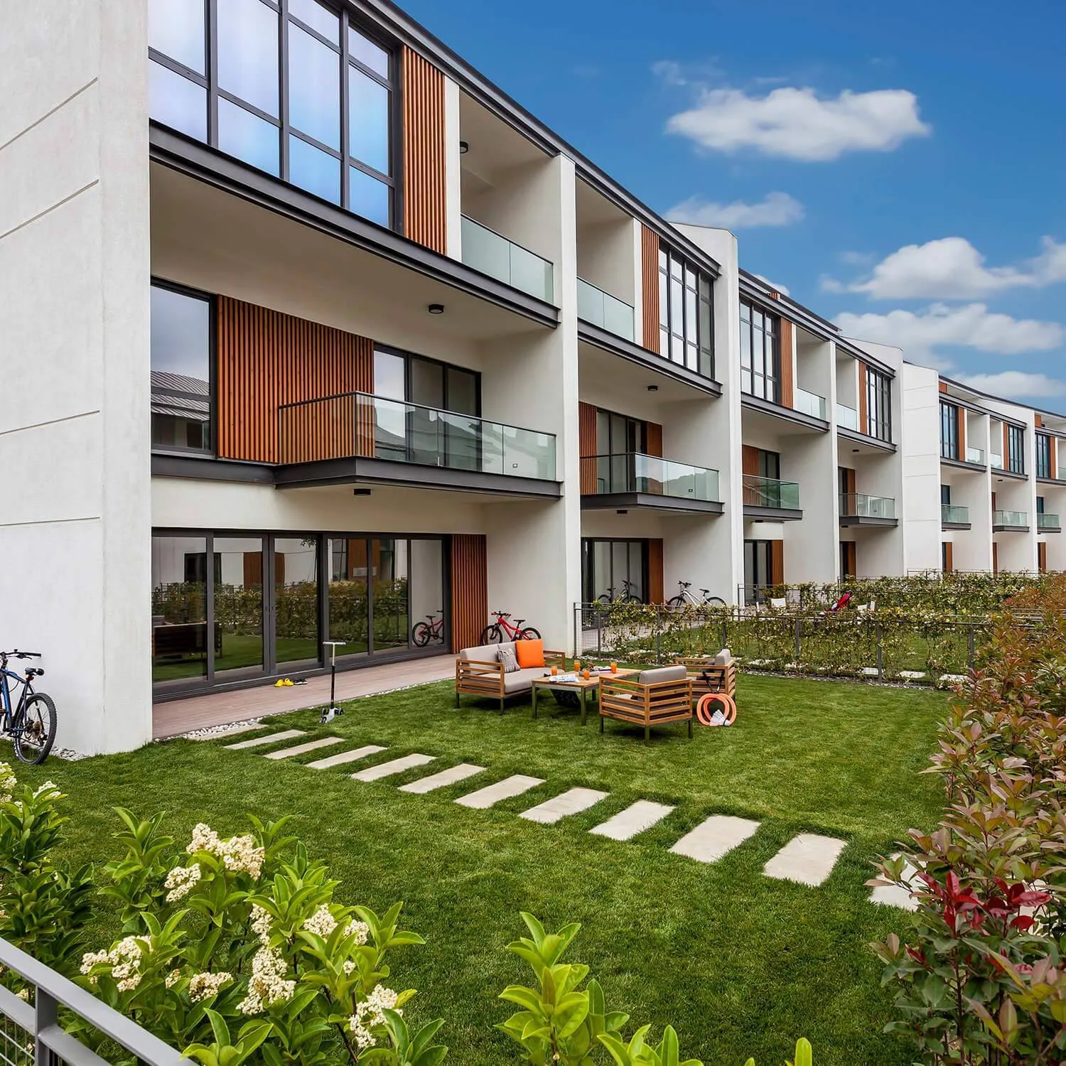 Koy Zekeriyakoy garden-level facade