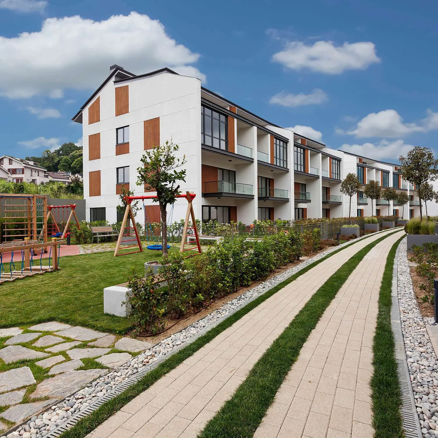 Koy Zekeriyakoy landscaped path and playground