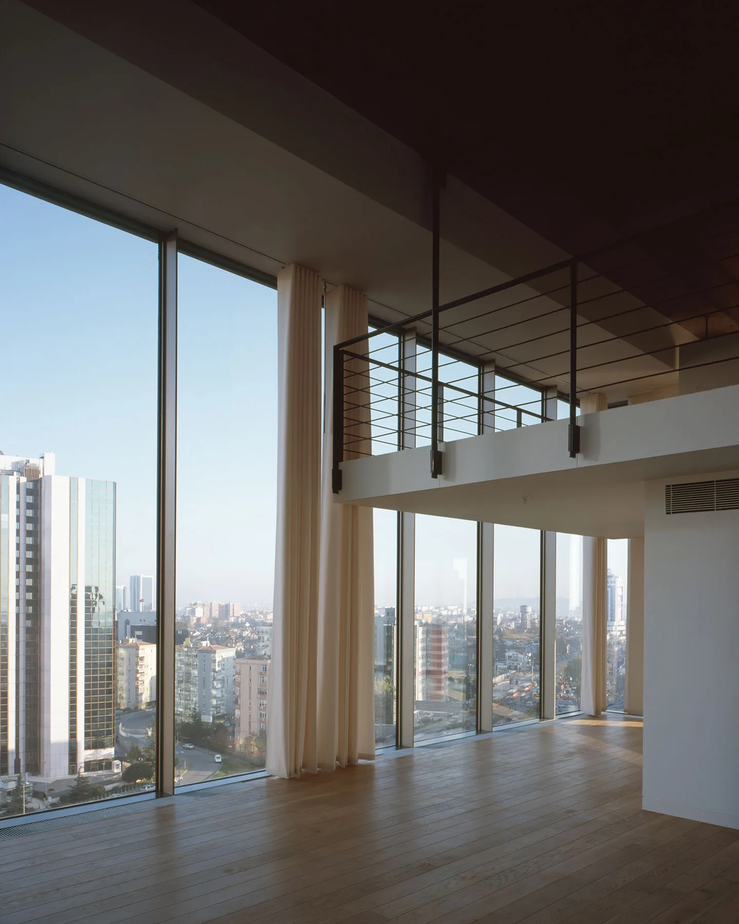 Levent Loft çift yükseklikli loft ve şehir manzarası