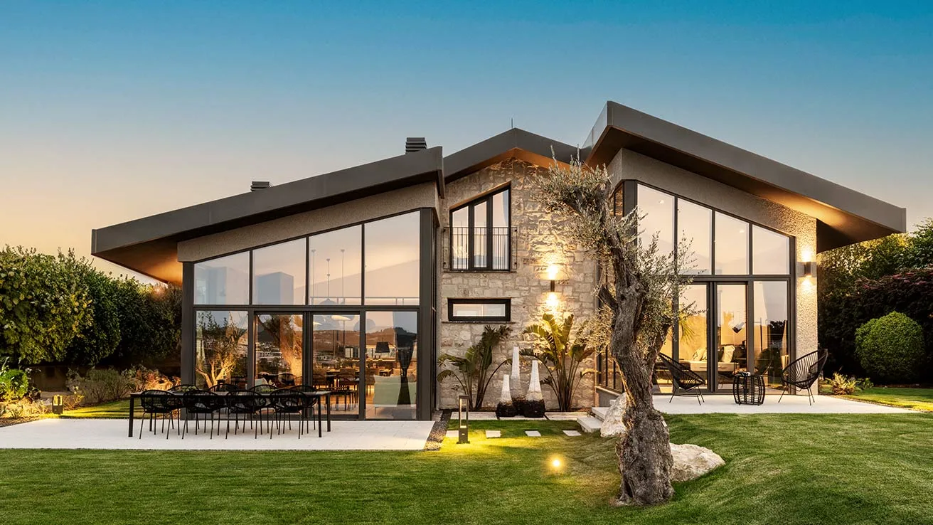 Mesa Urla Kekliktepe villa bahçesi