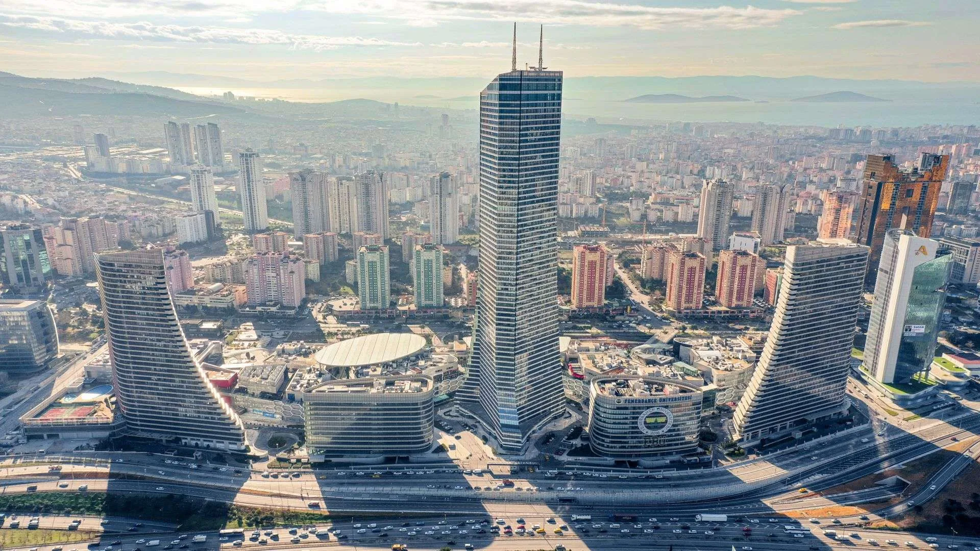 Metropol İstanbul ve Ataşehir siluetinde kuleler