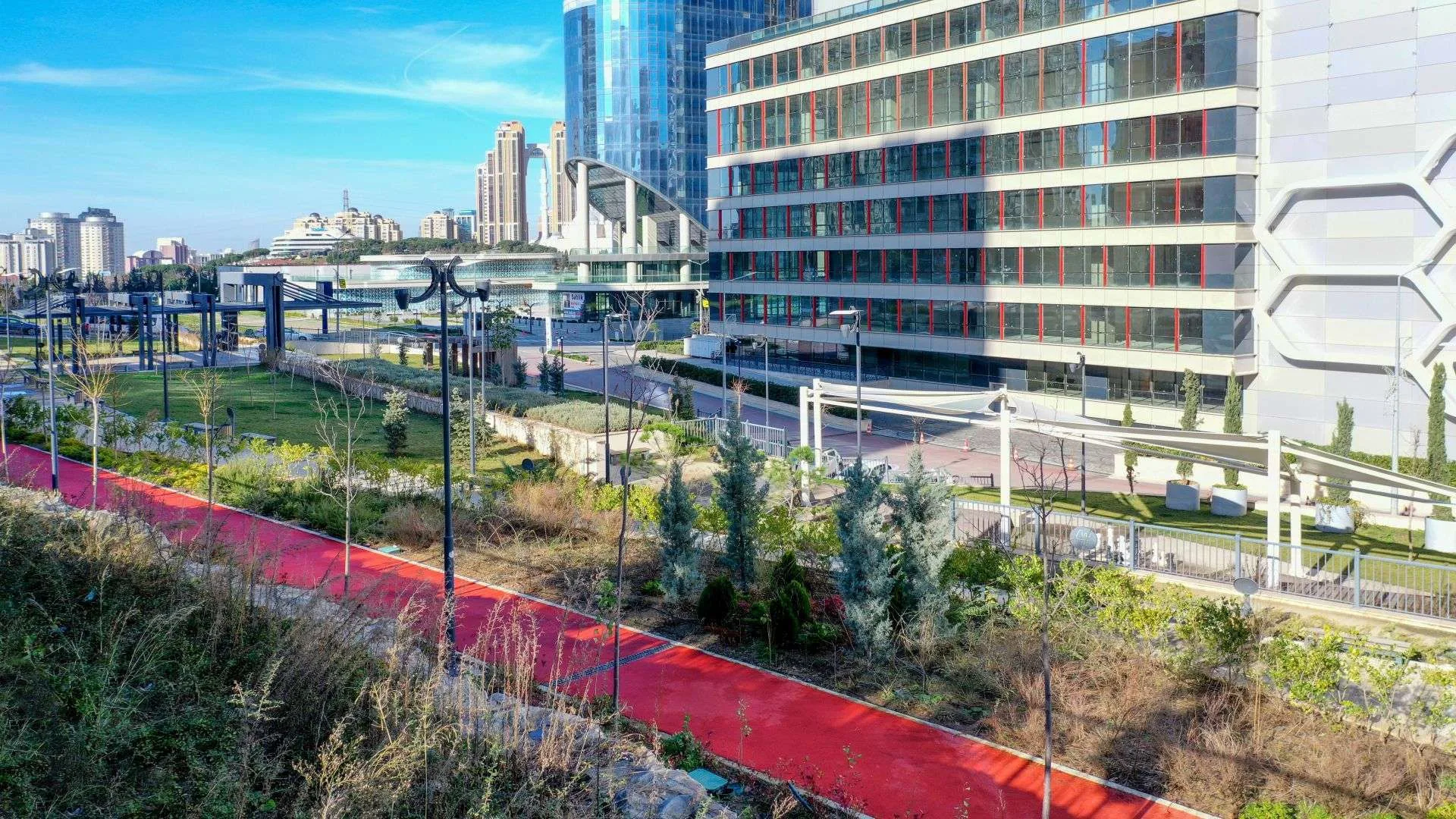 Metropol İstanbul peyzajlı çevre ve bisiklet yolu