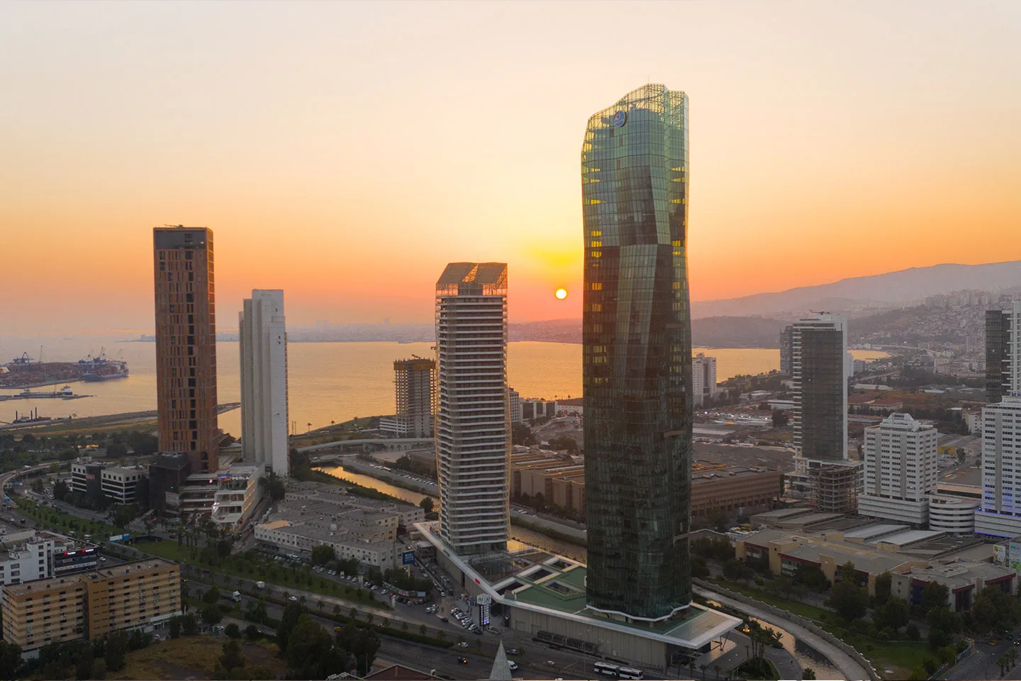 Mistral İzmir and the Bayraklı skyline