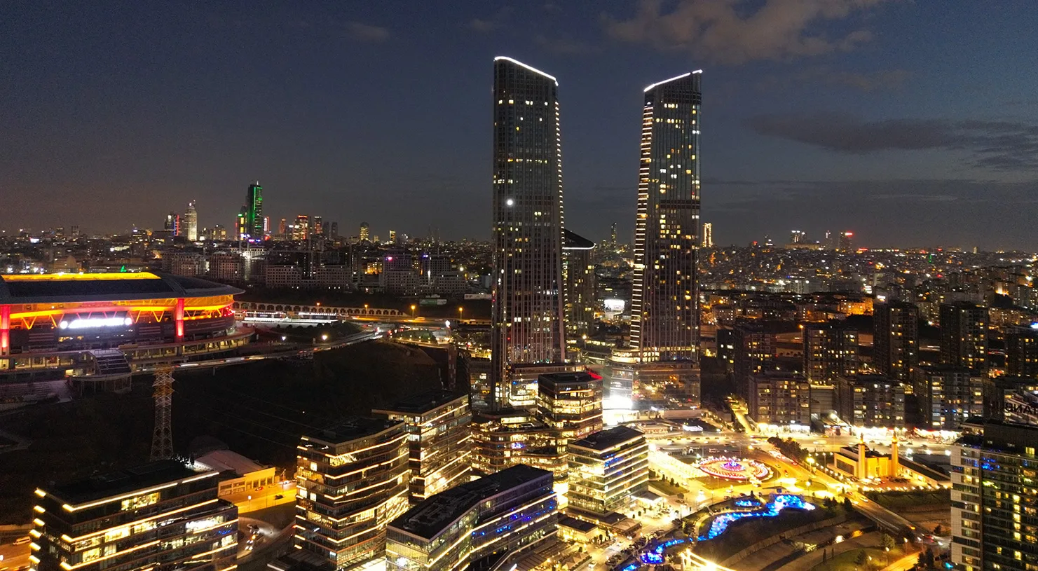 Skyland İstanbul gece görünümü