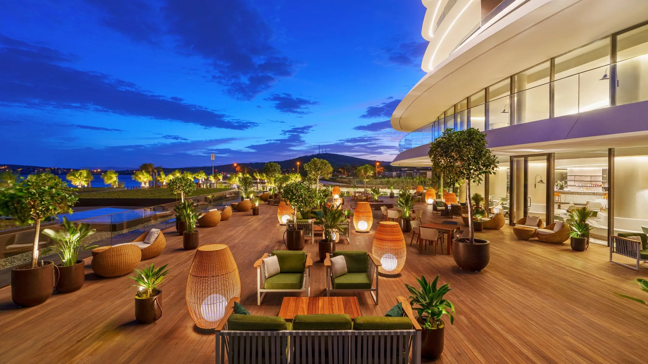 Swissôtel Çeşme lobby terrace