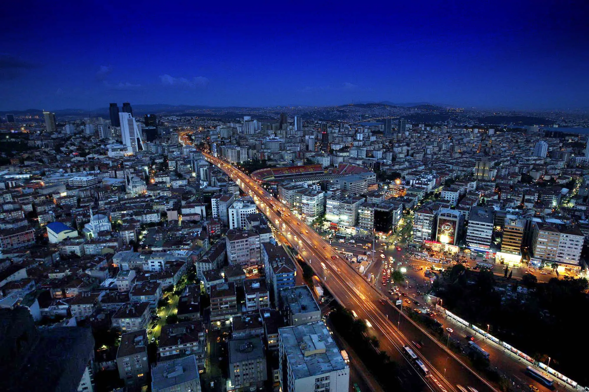 Trump Towers İstanbul'dan gece şehir manzarası