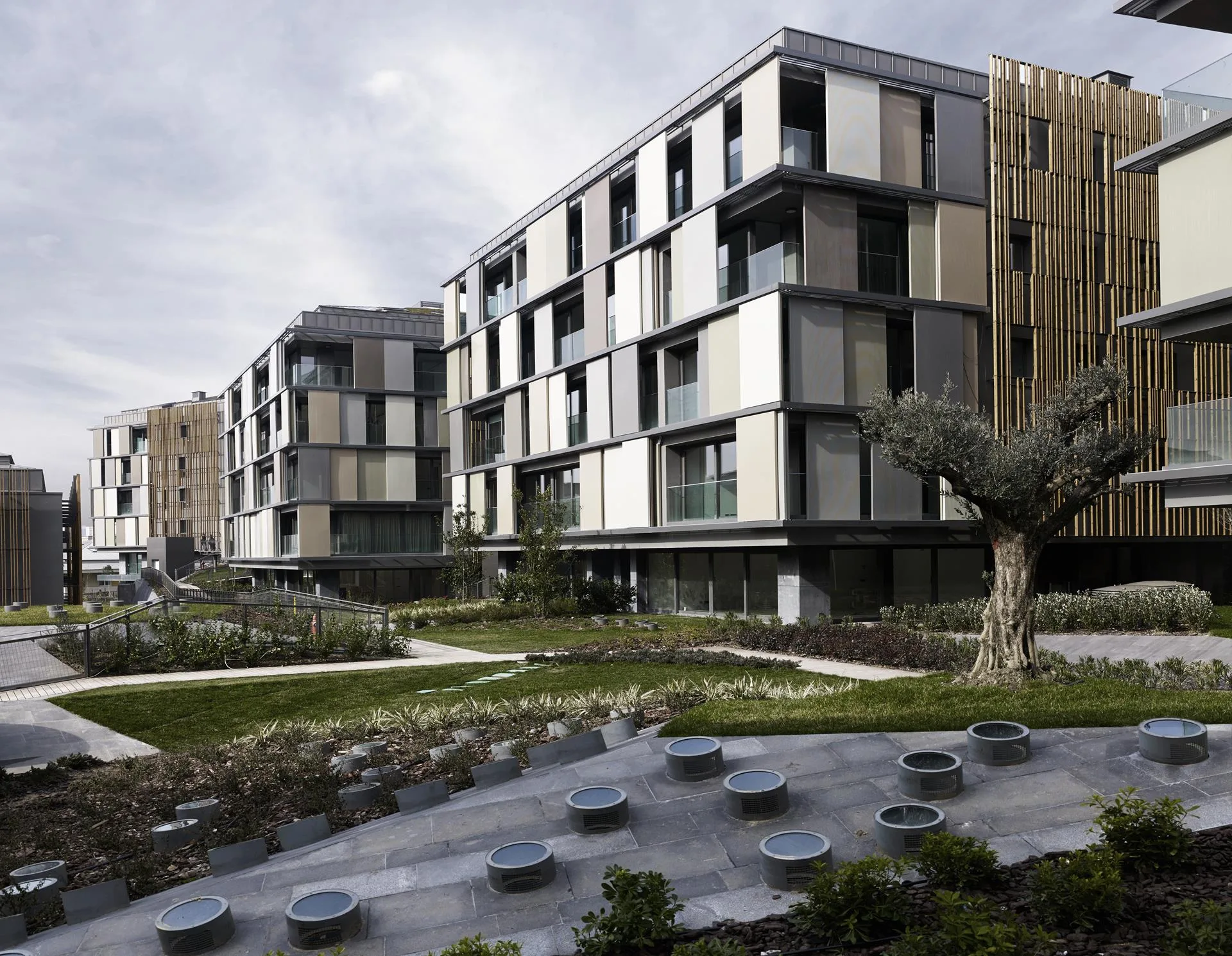 Ulus Savoy Residences blocks and landscaping