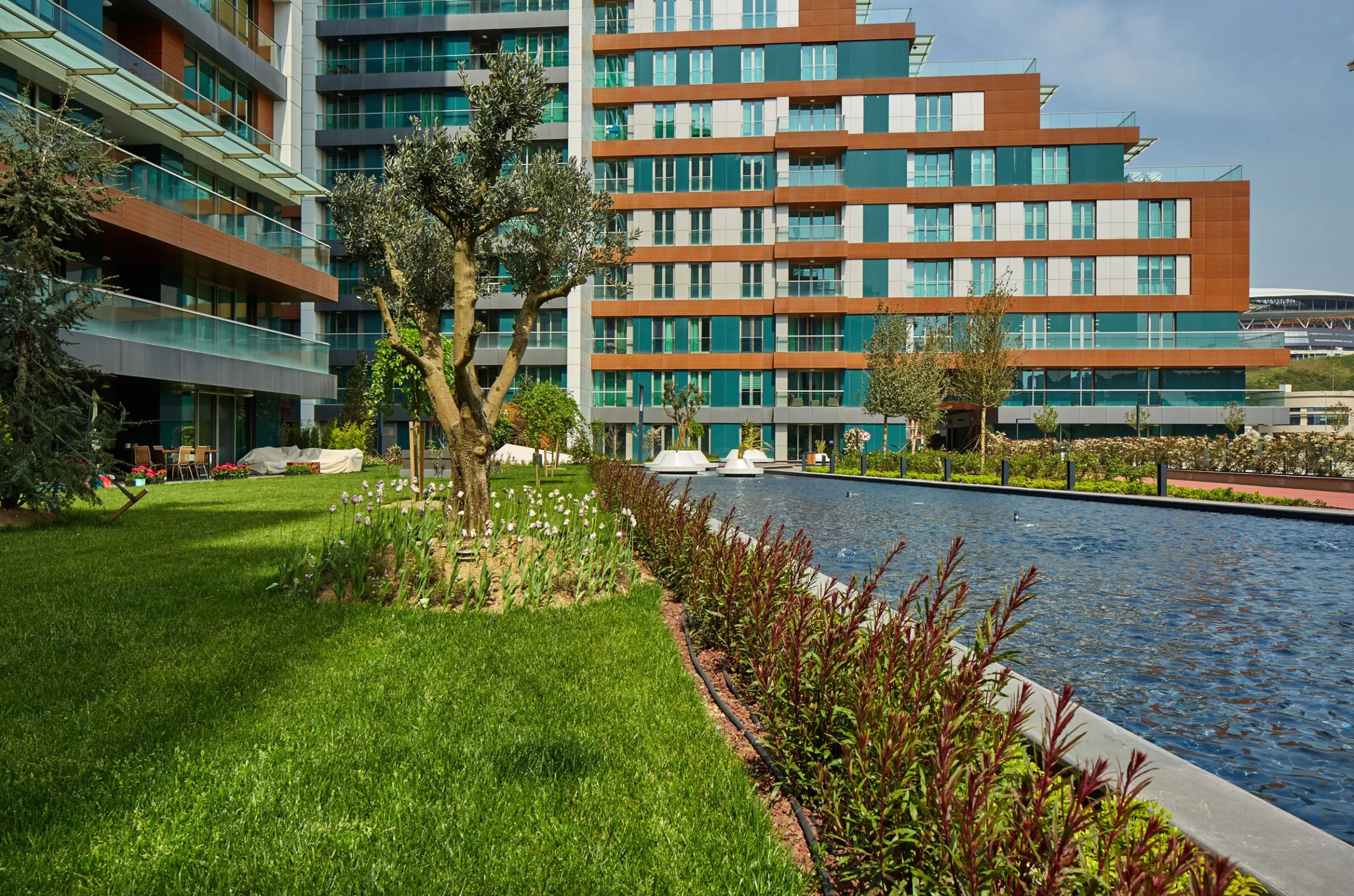 Vadistanbul Teras terraced facade and reflecting pool