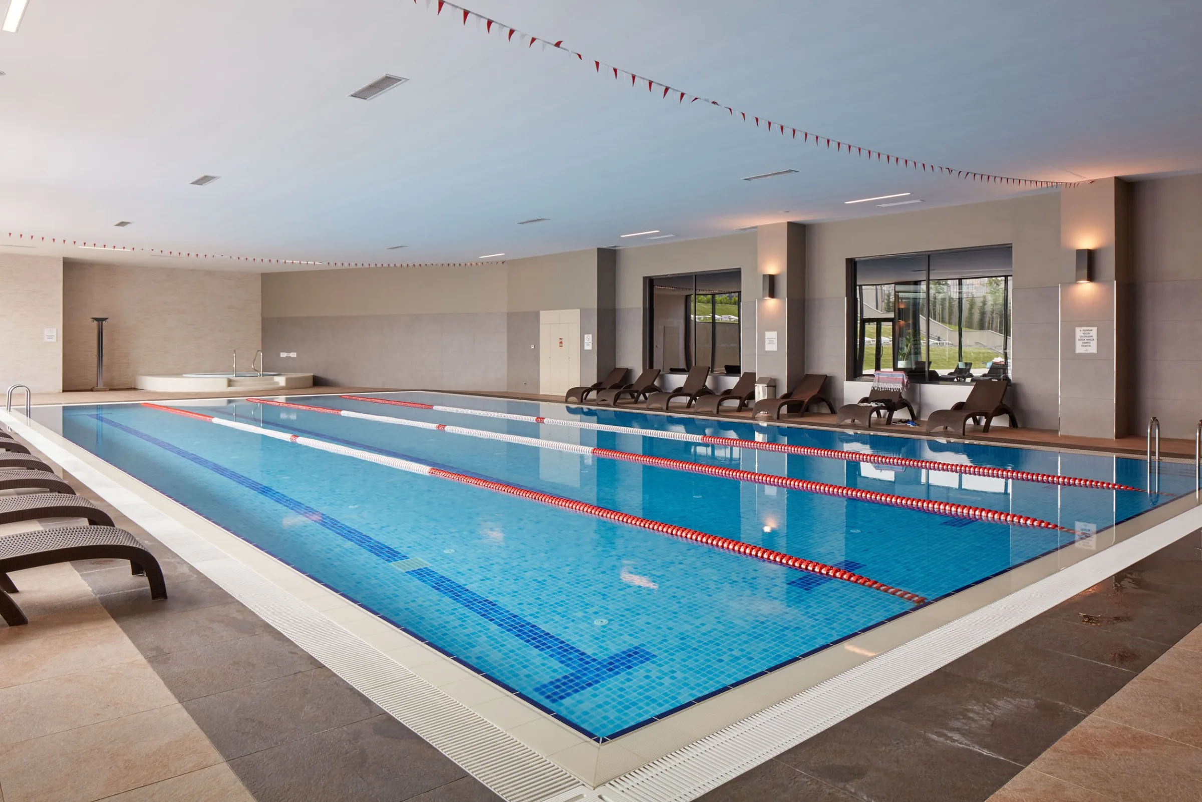 Vadistanbul Teras indoor swimming pool