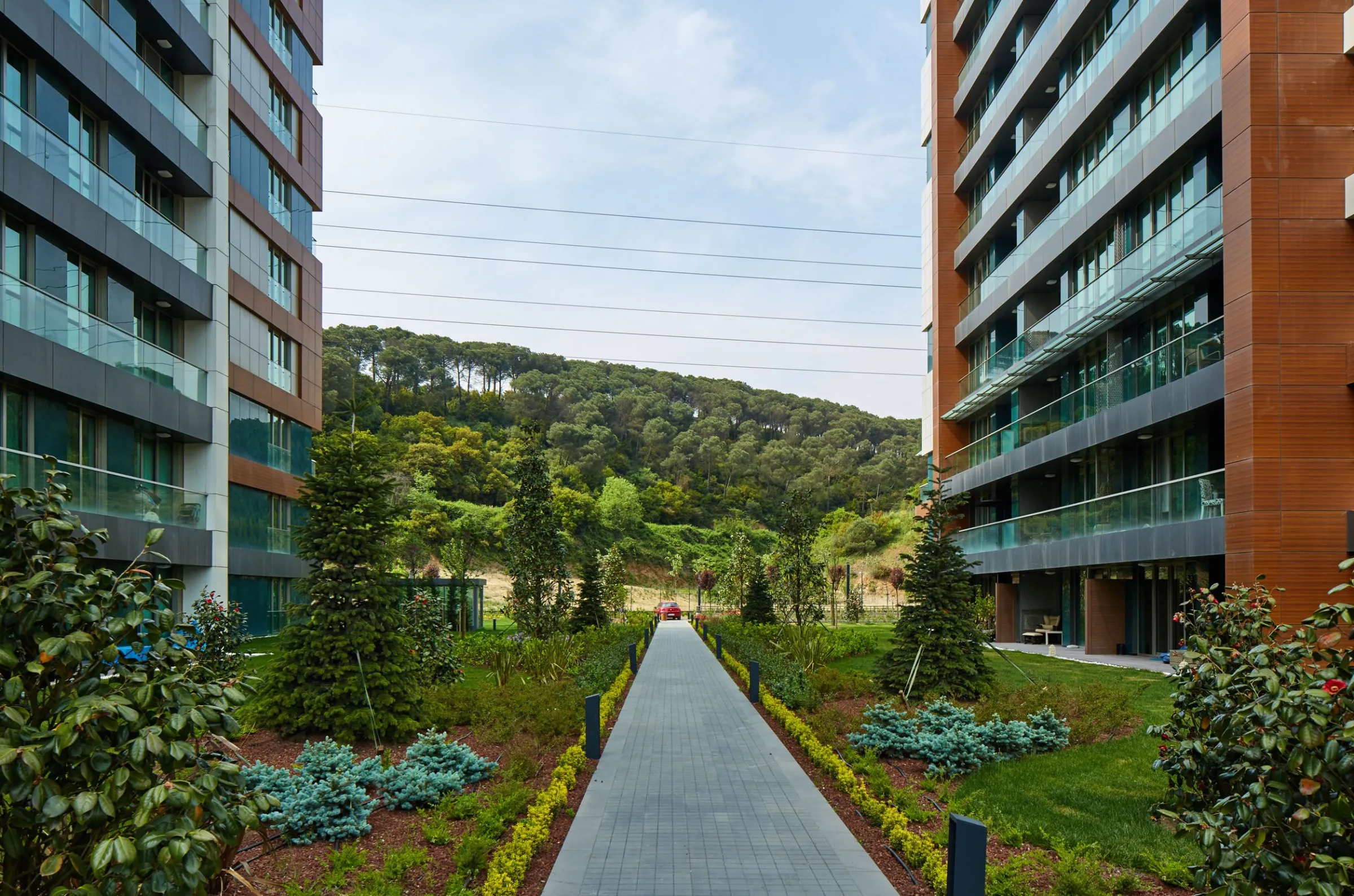 Vadistanbul Teras walking path and landscaping