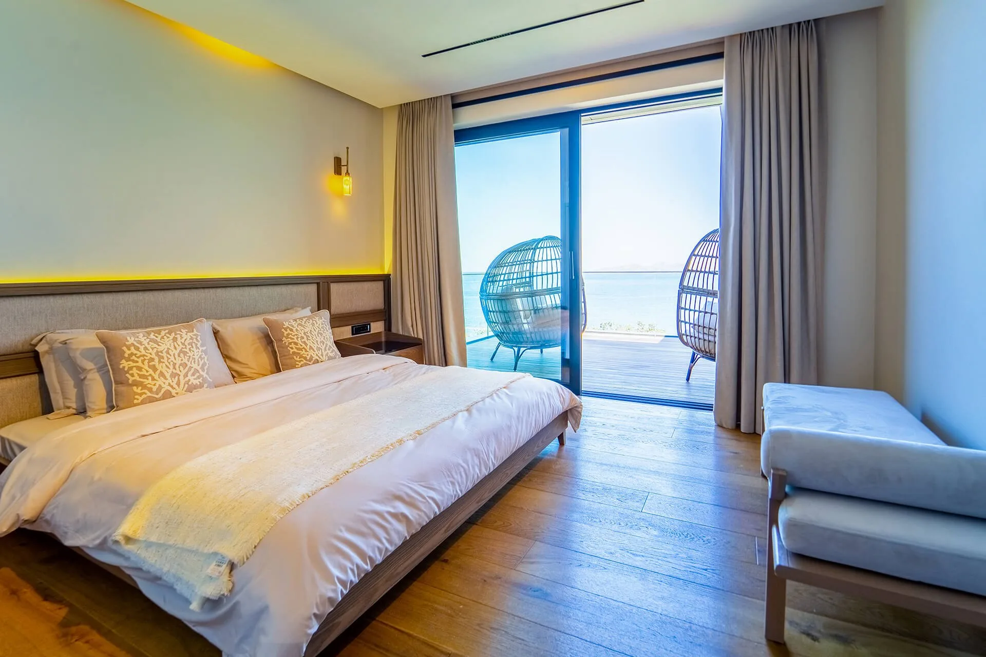 Velux Yalıkavak sea-view bedroom