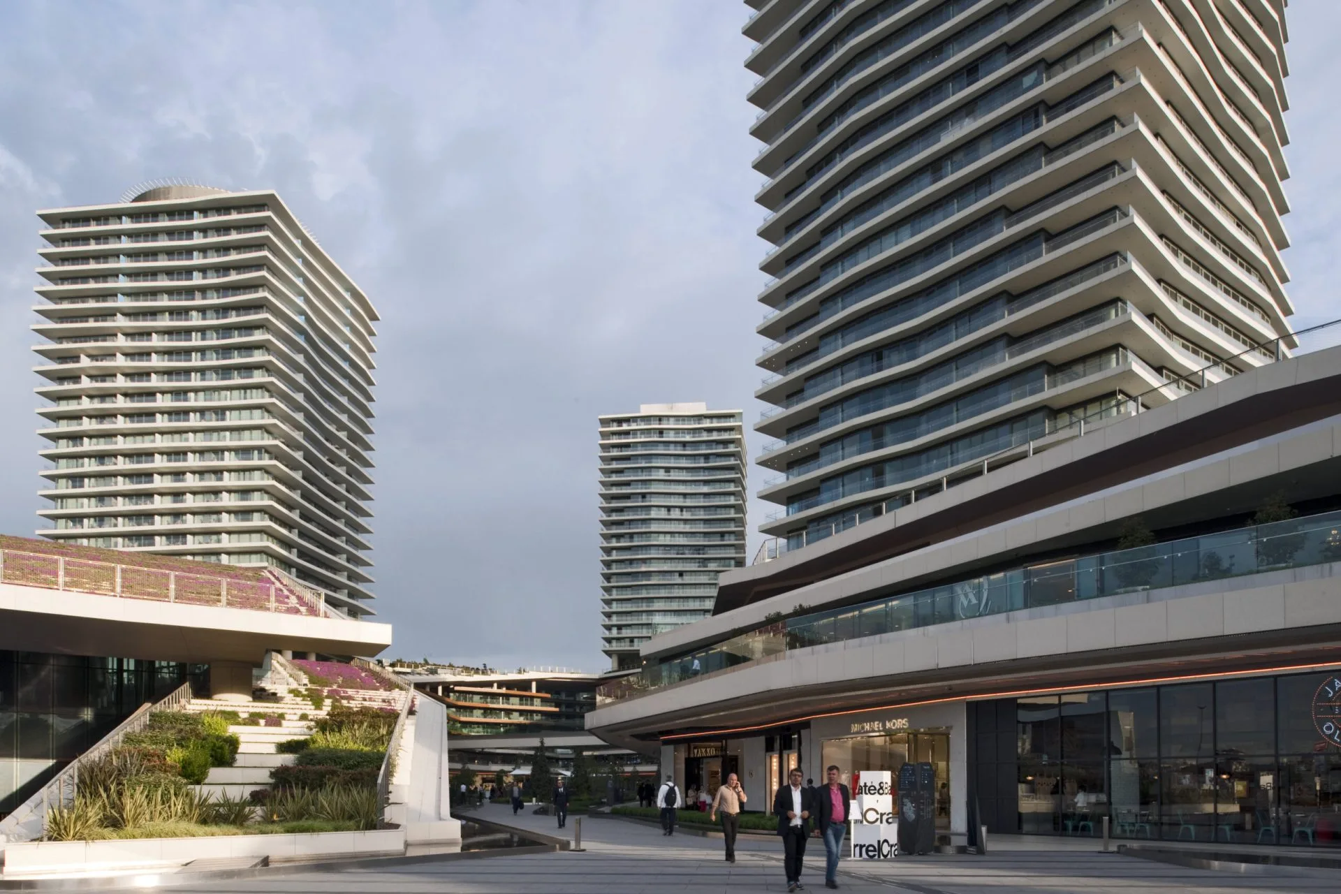 Zorlu Center kuleler ve meydan